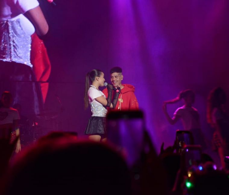 Emilia Mernes y Duki en Villa María