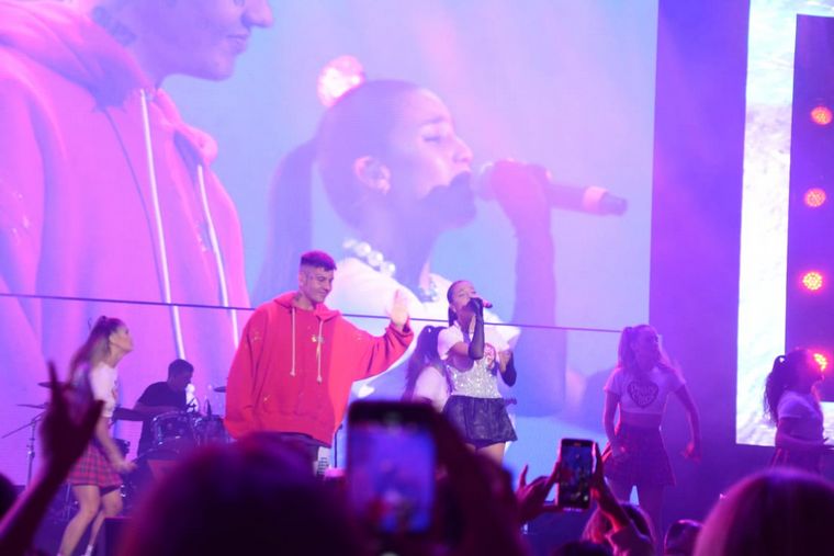 Emilia Mernes y Duki en Villa María