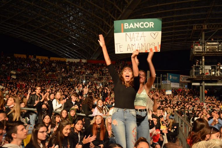 Emilia Mernes y Duki en Villa María
