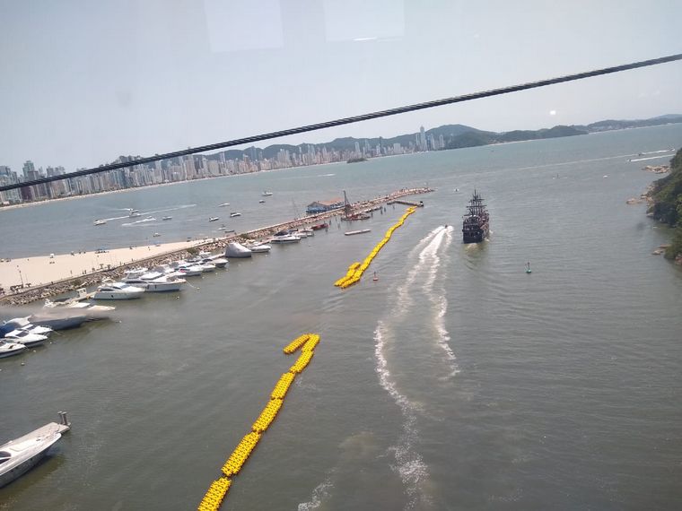 El puente que comunica ambos lados de Camboriú