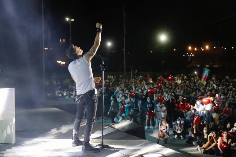 AUDIO: Más de 20.000 personas cantaron con Axel en Villa Carlos Paz