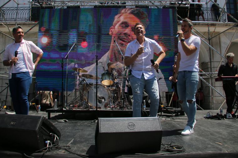 Destino San Javier le cantó a los enamorados en el Cabildo de Córdoba.