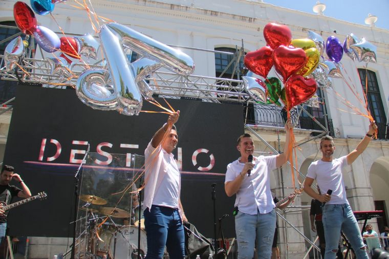 Destino San Javier le cantó a los enamorados en el Cabildo de Córdoba.