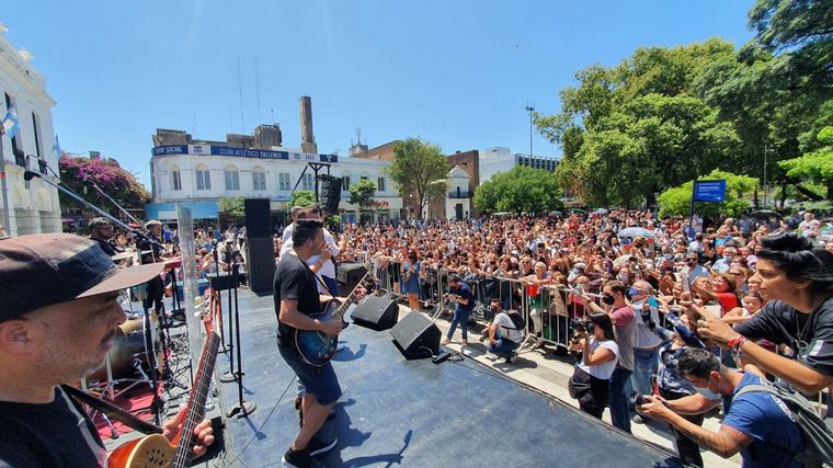 Destino San Javier le cantó a los enamorados en el Cabildo de Córdoba.