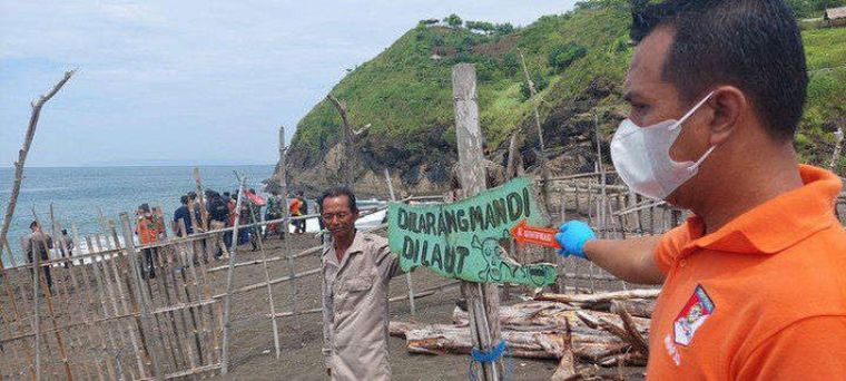 FOTO: Tragedia en Indonesia: 10 muertos por la marea alta.