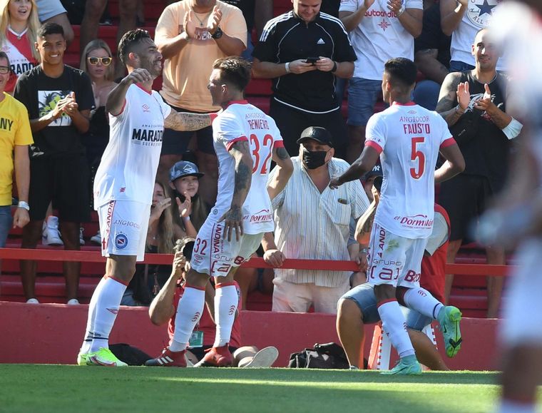 "El Bicho" superó con autoridad a "La Lepra". 