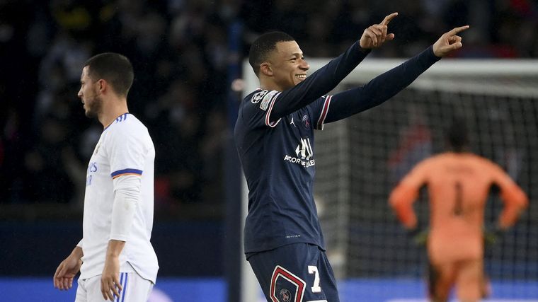 Kylian Mbappe festeja el gol del triunfo del PSG ante el Real Madrid. (NA)