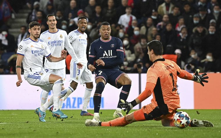FOTO: Kylian Mbappe festeja el gol del triunfo del PSG ante el Real Madrid. (NA)