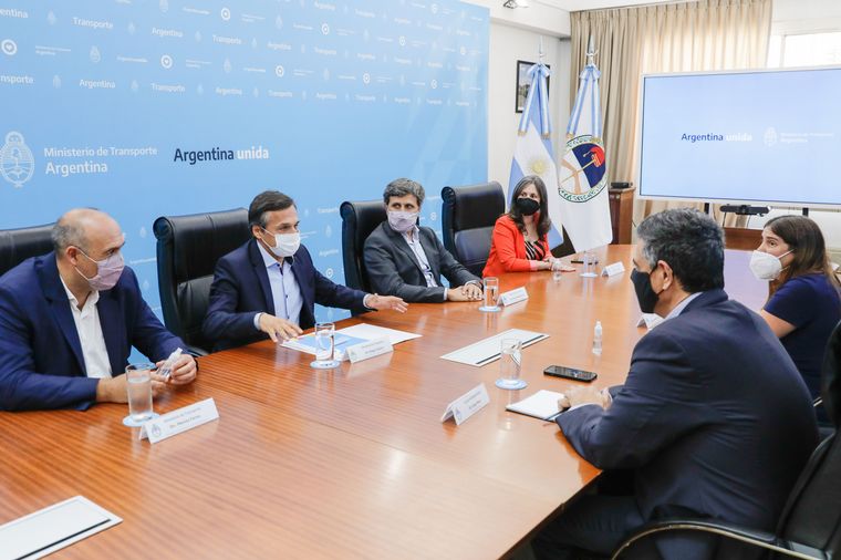 La puja entre Nación y CABA es por 32 líneas de colectivos.