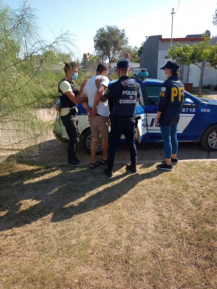FOTO: Allanamientos y detenciones en Villa María por la estafa de Generación Zoe.