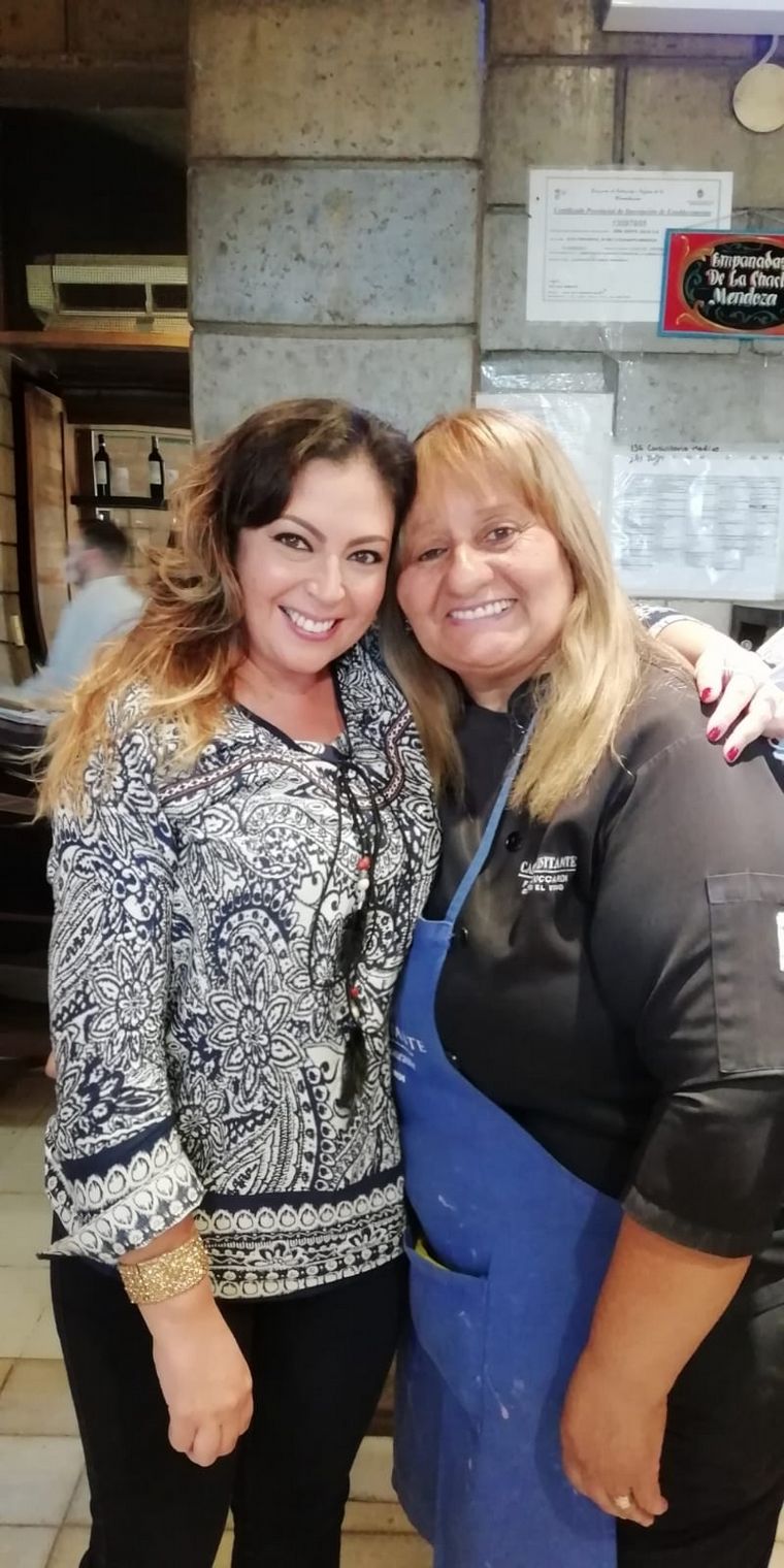 Yeny Ortega, periodista de Cadena 3, con "La Chacha". 