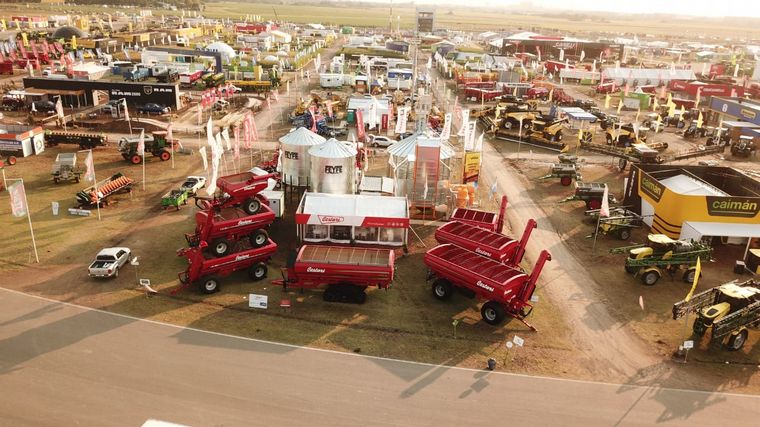 Cestari, siempre con un stand imponente