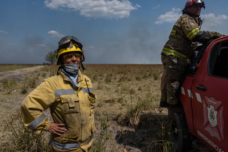 Brigadistas de distintas provincias combaten los incendios en Corrientes.
