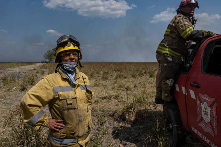 FOTO: Brigadistas de distintas provincias combaten los incendios en Corrientes. 