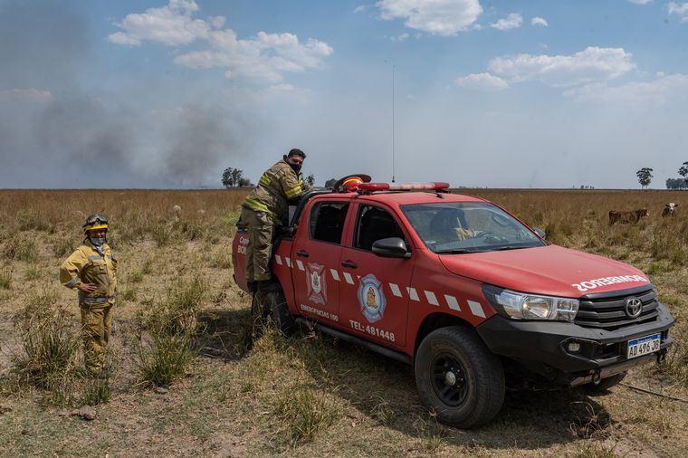 Brigadistas de distintas provincias combaten los incendios en Corrientes.