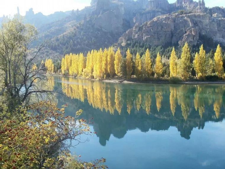 Un paisaje soñado que bordea el Río Limay. Foto: Pinterest