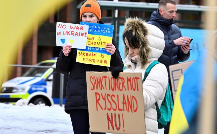 FOTO: El mundo se manifiesta en contra de los ataques Rusos: Suecia. (Gentileza EFE)