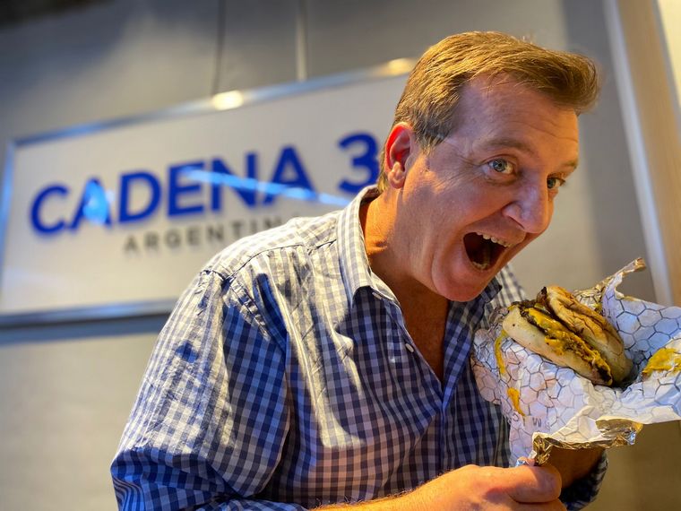 Guille Hemmerling probando una de las opciones de Mionca