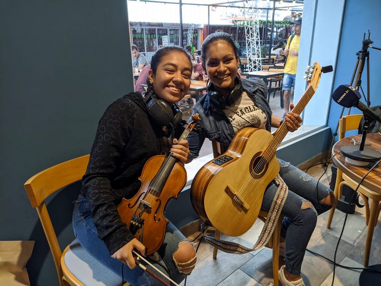 AUDIO: Lourdes y Sofía Laciar, las voces jóvenes de Capilla del Monte
