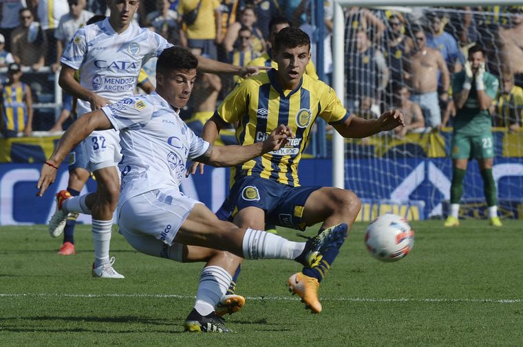 Rosario Central se distrajo y Godoy Cruz le ganó por 2-1.