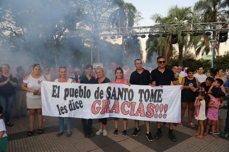 Bomberos celebraron la extinción del fuego en Santo Tomé