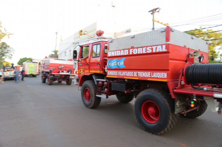 Bomberos celebraron la extinción del fuego en Santo Tomé