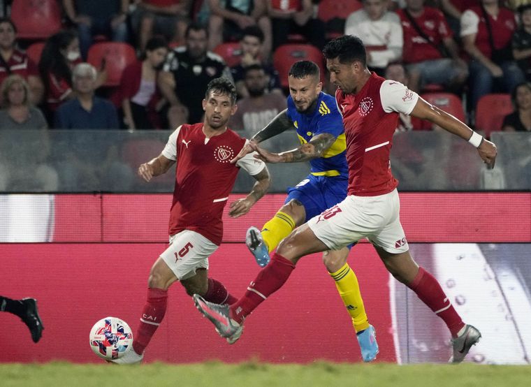 Boca encontró en Benedetto la llave del gol en Avellaneda.