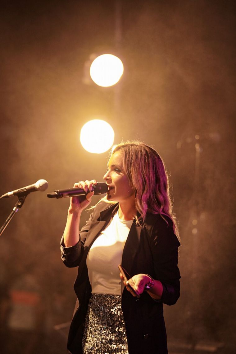 Agustina Vivanco estuvo a cargo de la conducción del evento.