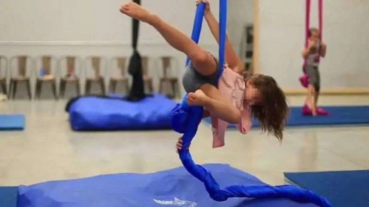 Una nena murió ahorcada mientras hacía acrobacia con telas (Foto ilustrativa)