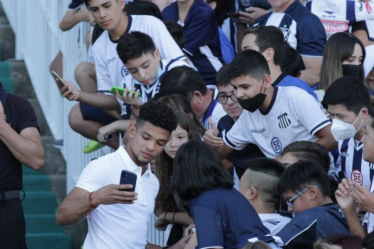 FOTO: Crece la expectativa en los hinchas de la "T" por la Libertadores.