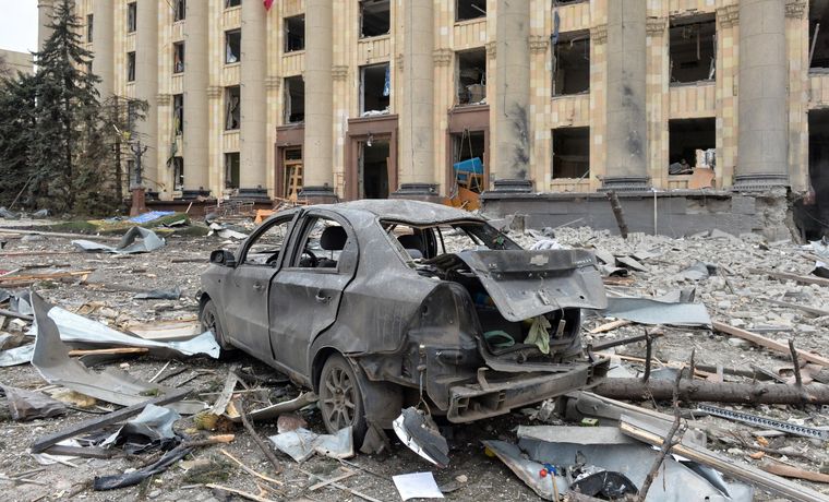 FOTO: El ejército ruso bombardeó el centro de Jarkov.