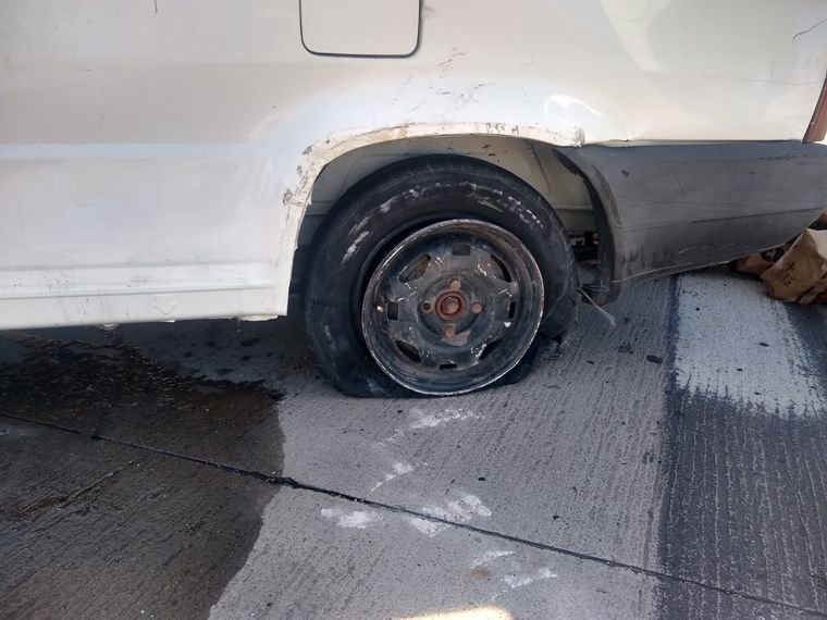 FOTO: En Av. Circunvalación, un conductor perdió el control de su auto.