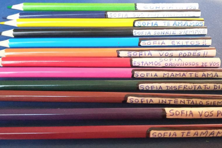 Una abuela le dejó mensajes de aliento en los lápices a su nieta