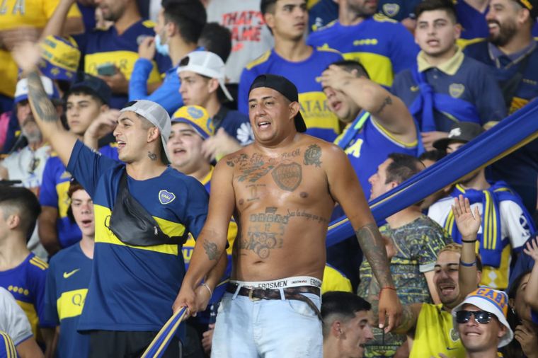Hinchas de Boca en el Estadio Mario Alberto Kempes.