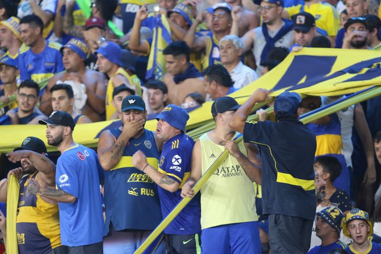 FOTO: Hinchas de Boca en el Estadio Mario Alberto Kempes.