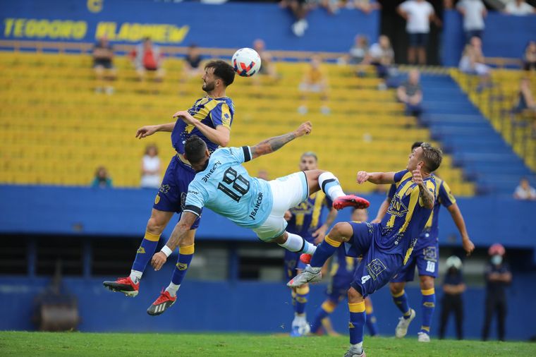 FOTO: Belgrano se asentó en el segundo tiempo y logró un punto clave.