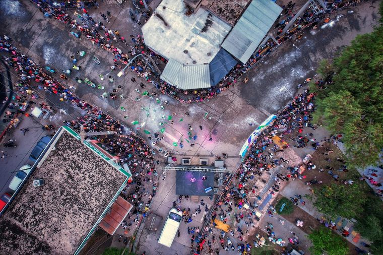 FOTO: El carnaval barrial llevó alegría a Villa El Libertador