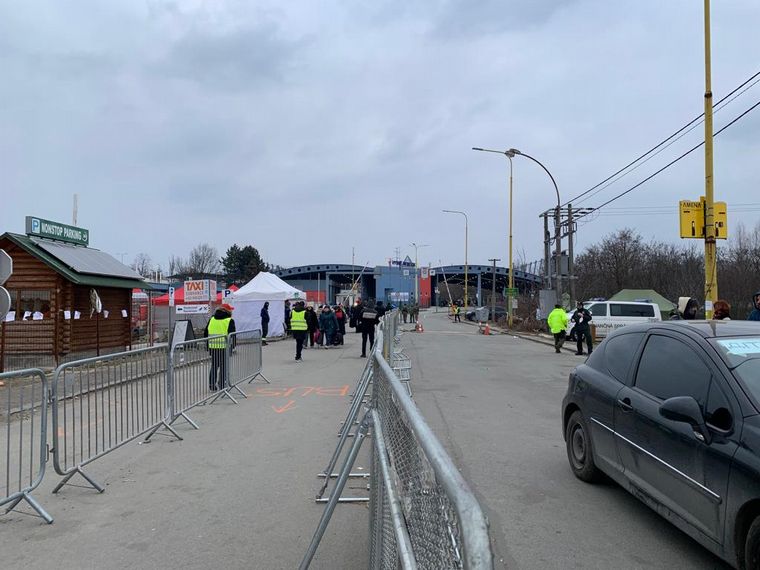 Más de 100 mil ucranianos se movilizaron hacia Eslovaquia