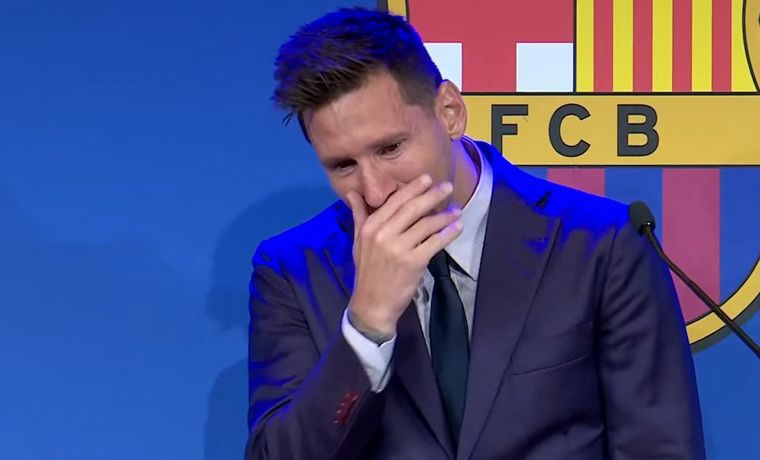 FOTO: Messi se despide del Barcelona el 8 de agosto de 2021.