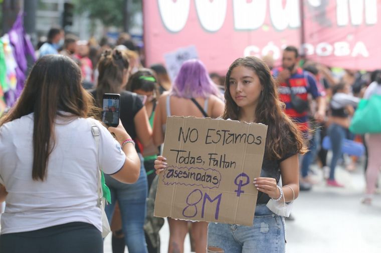Miles de mujeres marcharon por el centro cordobés por el 8 de marzo.