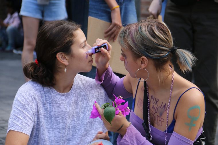 Miles de mujeres marcharon por el centro cordobés por el 8 de marzo.