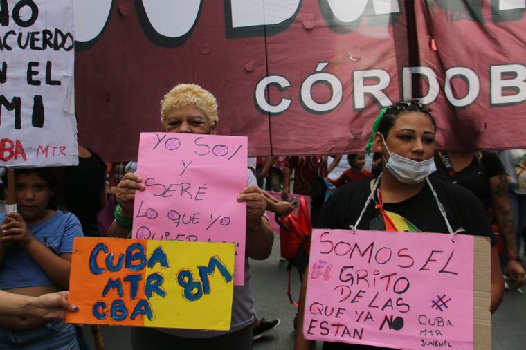 Miles de mujeres marcharon por el centro cordobés por el 8 de marzo.