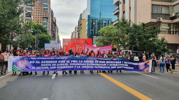 Miles de mujeres marcharon por el centro cordobés por el 8 de marzo.