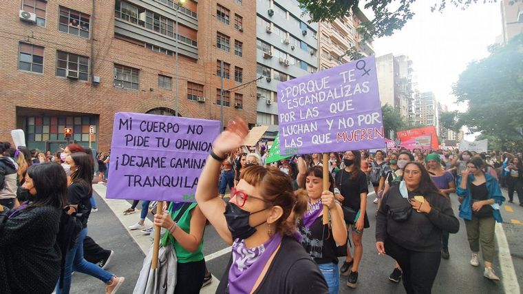 Miles de mujeres marcharon por el centro cordobés por el 8 de marzo.
