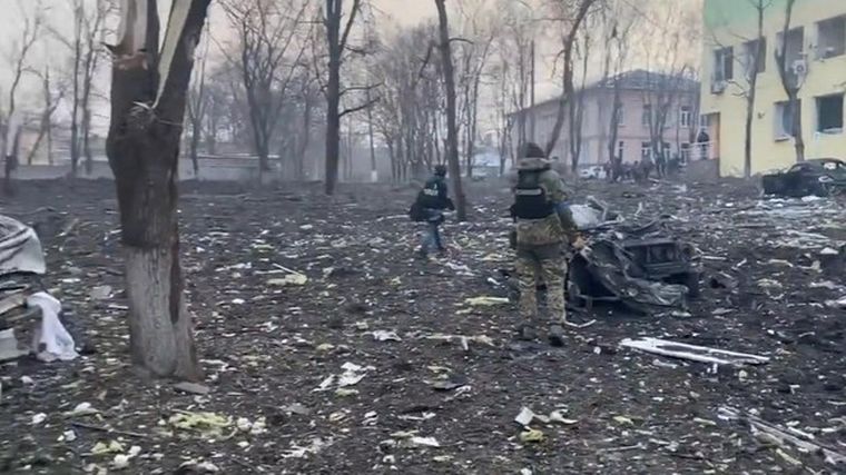 FOTO: Ucrania denunció que Rusia bombardeó un hospital infantil en Mariupol (Foto: ABC).