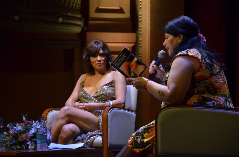 FOTO: Sosa Villada colmó el Teatro Real para presentar su libro