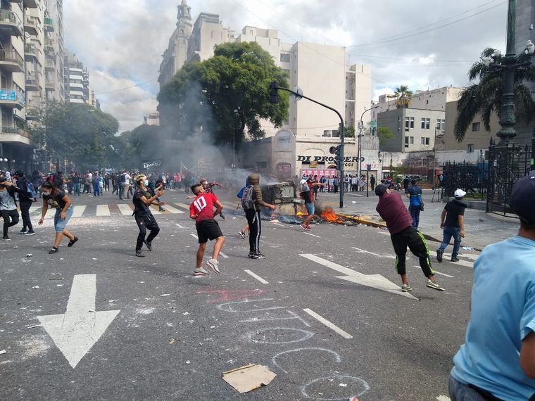 El estado de las inmediaciones del Congreso después de los incidentes