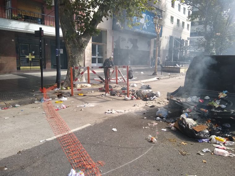 El estado de las inmediaciones del Congreso después de los incidentes