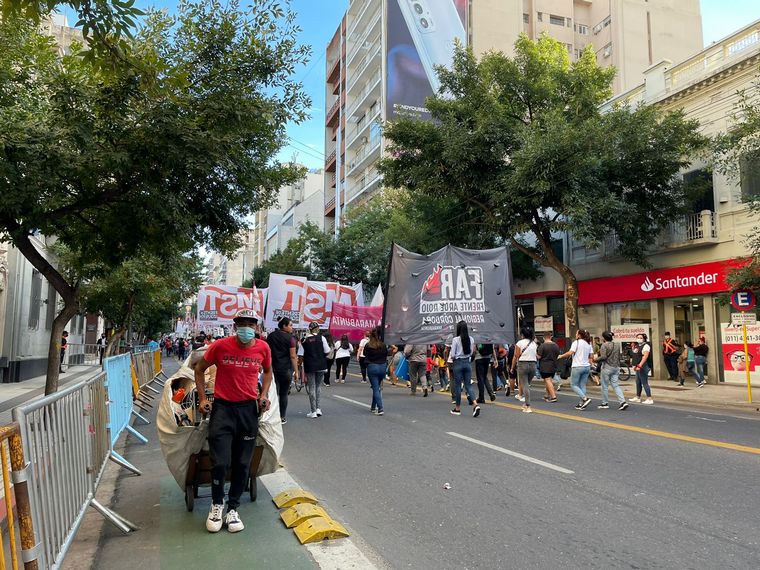 FOTO: Imágenes de la marcha contra el acuerdo con el FMI en Córdoba.