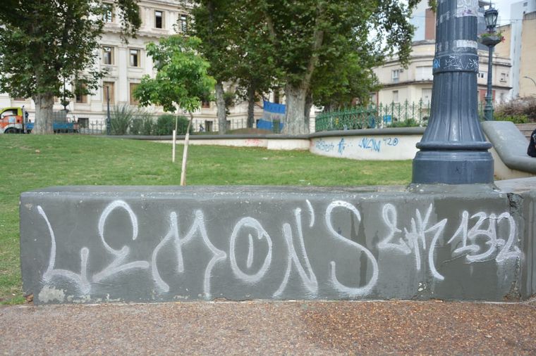La Municipalidad denunció hechos de vandalismo en varias plazas de Córdoba
